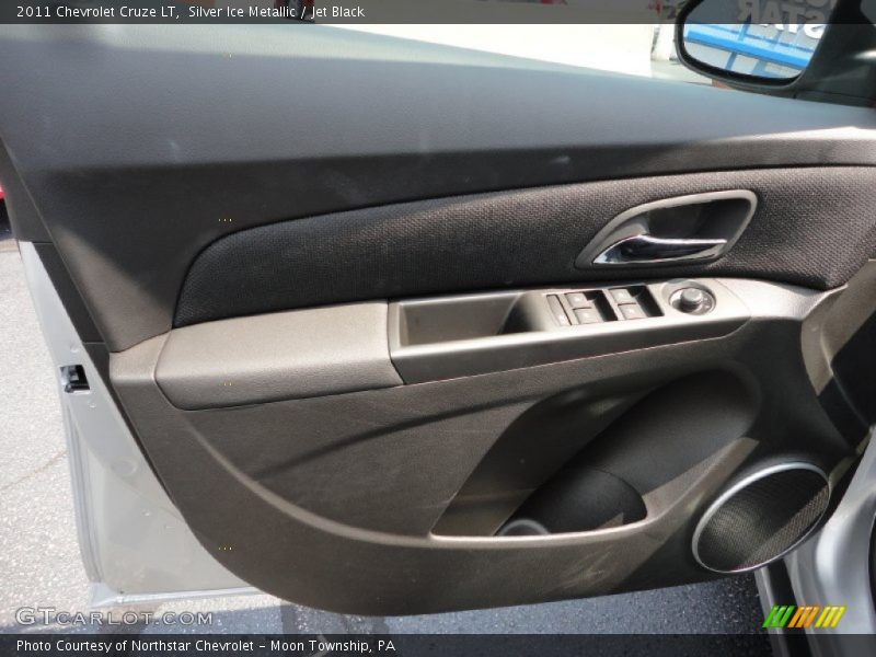 Silver Ice Metallic / Jet Black 2011 Chevrolet Cruze LT