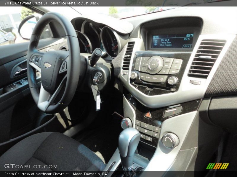 Silver Ice Metallic / Jet Black 2011 Chevrolet Cruze LT