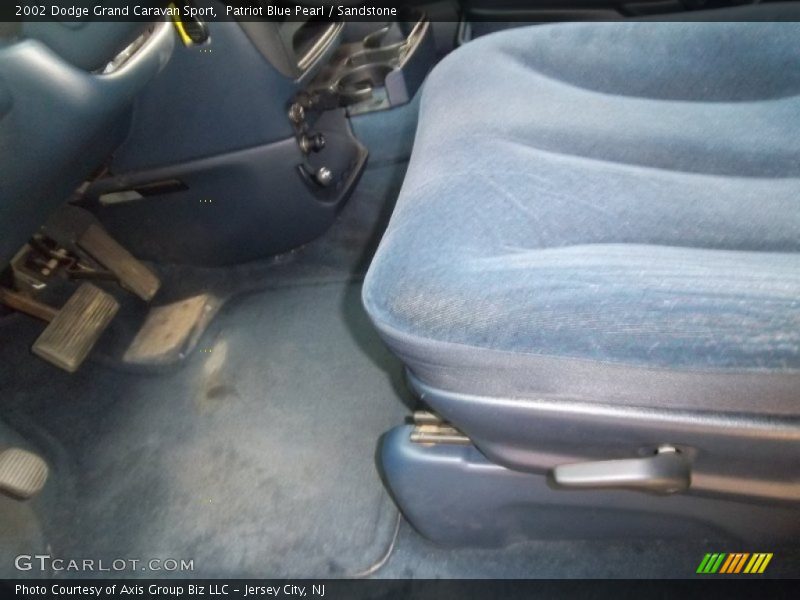 Patriot Blue Pearl / Sandstone 2002 Dodge Grand Caravan Sport