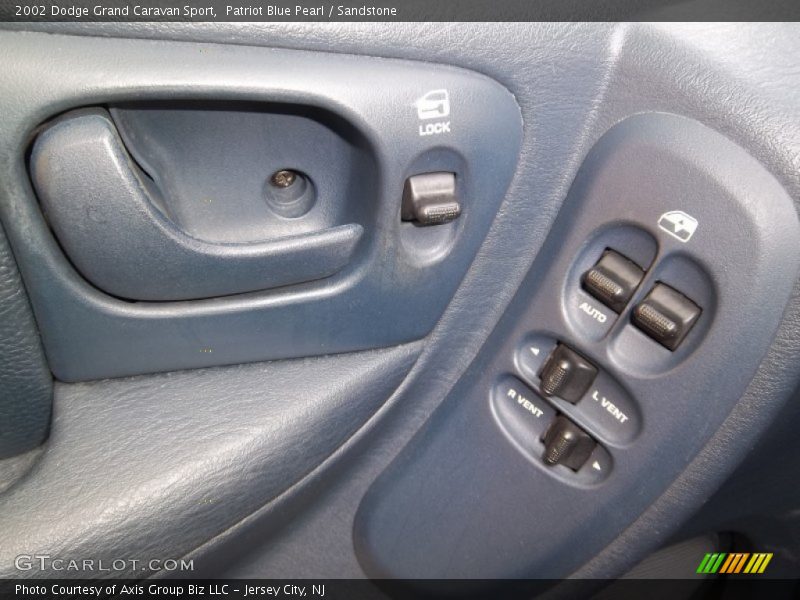 Patriot Blue Pearl / Sandstone 2002 Dodge Grand Caravan Sport