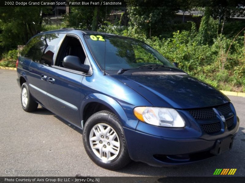Patriot Blue Pearl / Sandstone 2002 Dodge Grand Caravan Sport