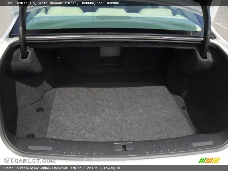 White Diamond Tricoat / Titanium/Dark Titanium 2009 Cadillac DTS