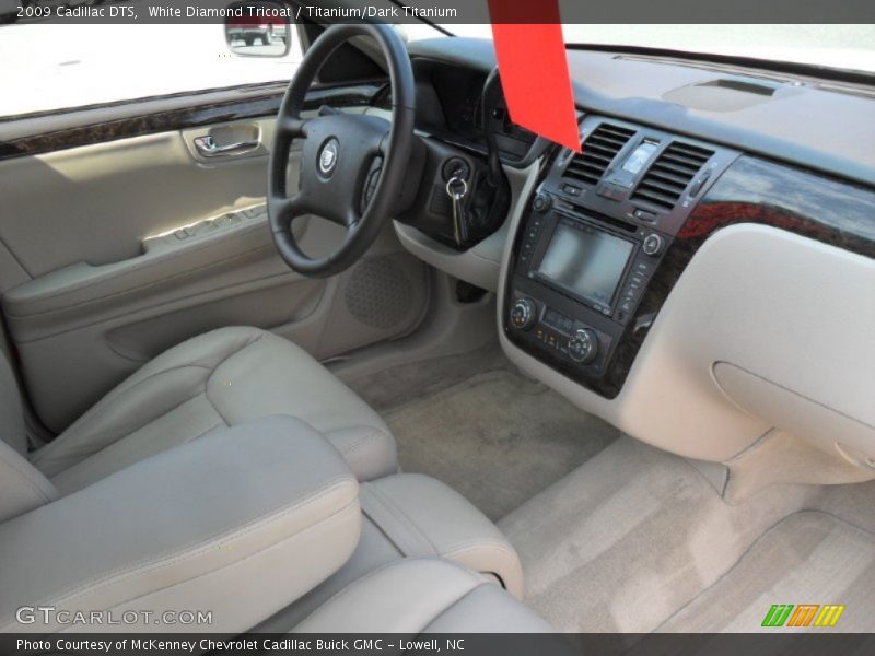 White Diamond Tricoat / Titanium/Dark Titanium 2009 Cadillac DTS