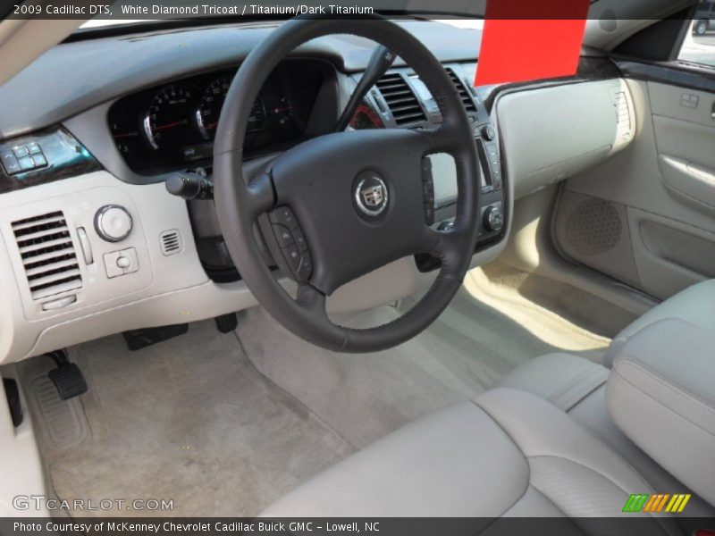 White Diamond Tricoat / Titanium/Dark Titanium 2009 Cadillac DTS