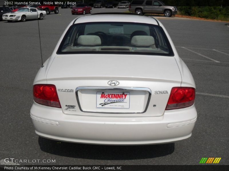 Noble White / Beige 2002 Hyundai Sonata