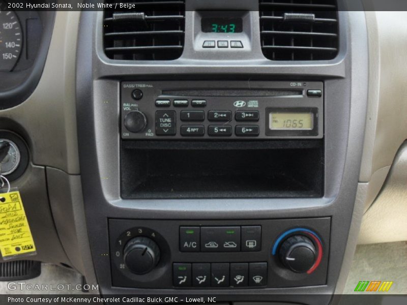 Noble White / Beige 2002 Hyundai Sonata