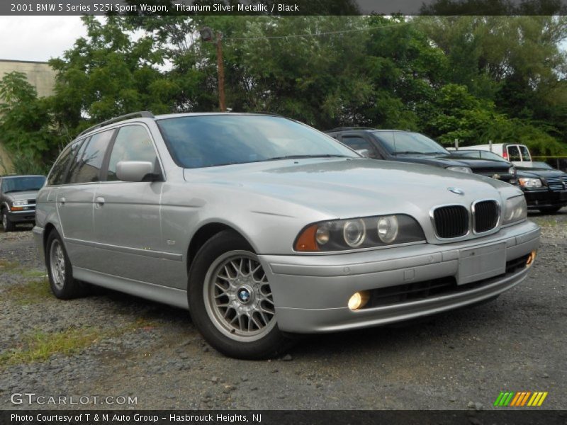 Front 3/4 View of 2001 5 Series 525i Sport Wagon