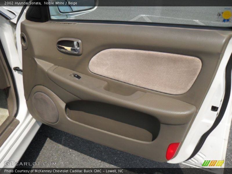 Noble White / Beige 2002 Hyundai Sonata