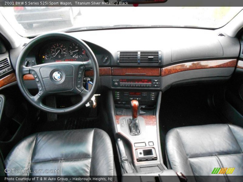 Dashboard of 2001 5 Series 525i Sport Wagon