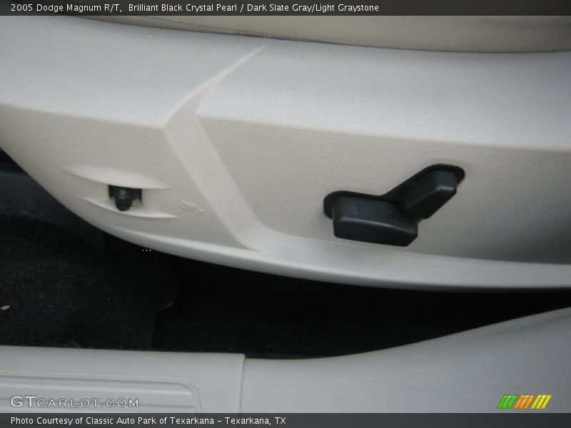 Brilliant Black Crystal Pearl / Dark Slate Gray/Light Graystone 2005 Dodge Magnum R/T