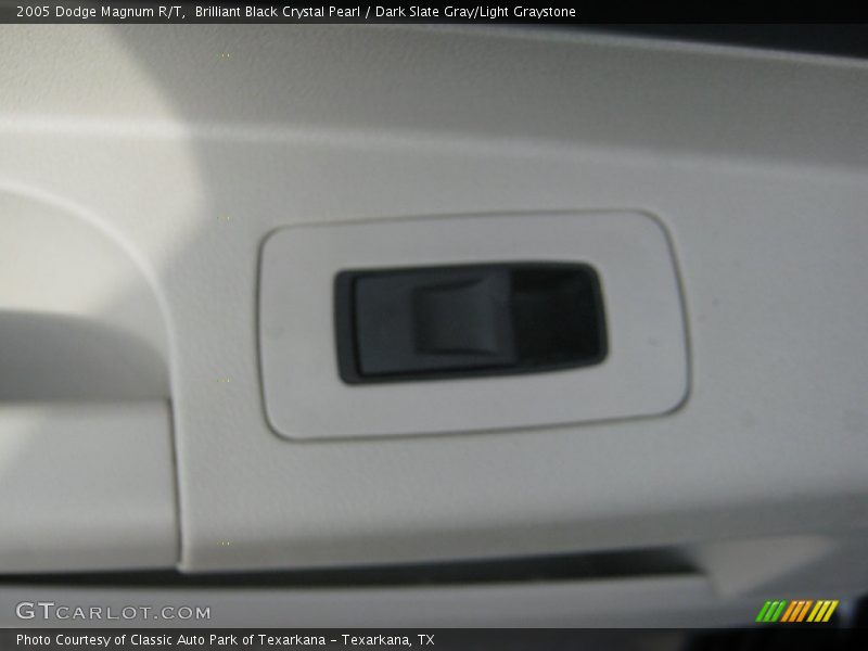 Brilliant Black Crystal Pearl / Dark Slate Gray/Light Graystone 2005 Dodge Magnum R/T
