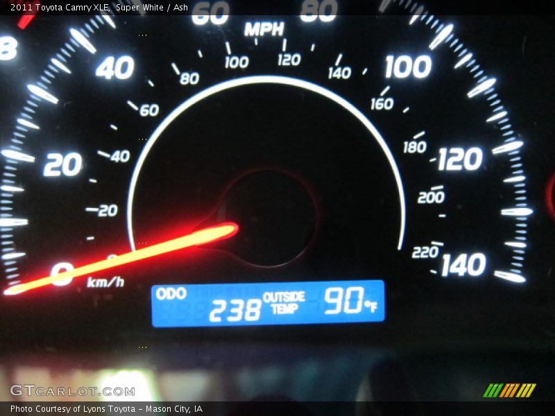 Super White / Ash 2011 Toyota Camry XLE