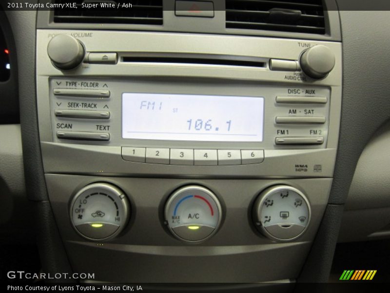 Super White / Ash 2011 Toyota Camry XLE