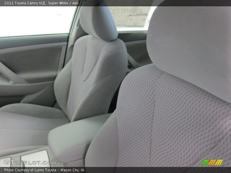 Super White / Ash 2011 Toyota Camry XLE