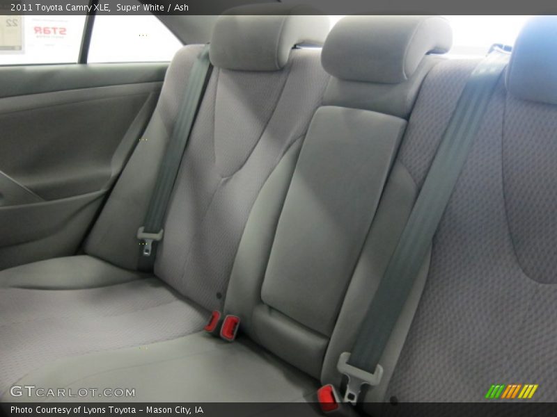 Super White / Ash 2011 Toyota Camry XLE