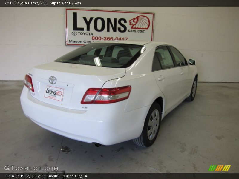 Super White / Ash 2011 Toyota Camry XLE