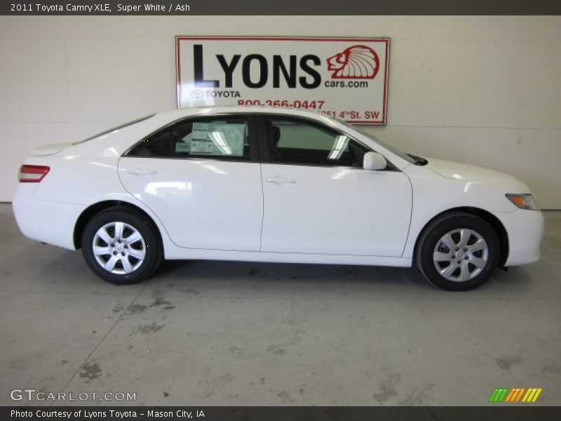 Super White / Ash 2011 Toyota Camry XLE