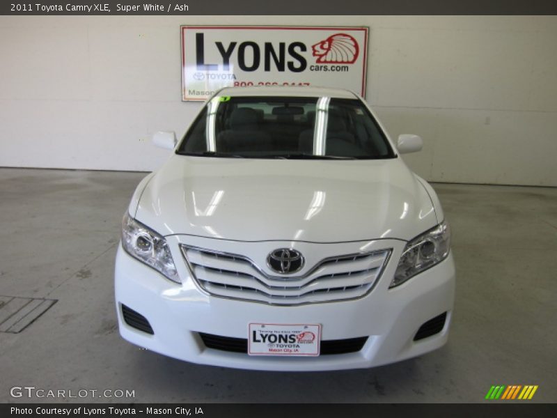Super White / Ash 2011 Toyota Camry XLE