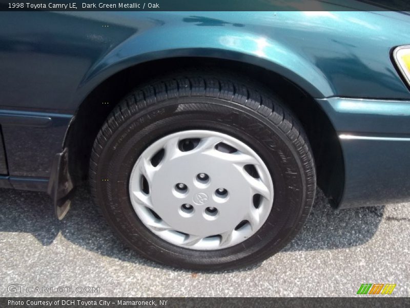 Dark Green Metallic / Oak 1998 Toyota Camry LE