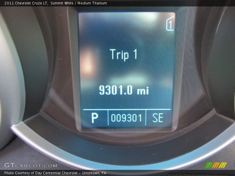 Summit White / Medium Titanium 2011 Chevrolet Cruze LT