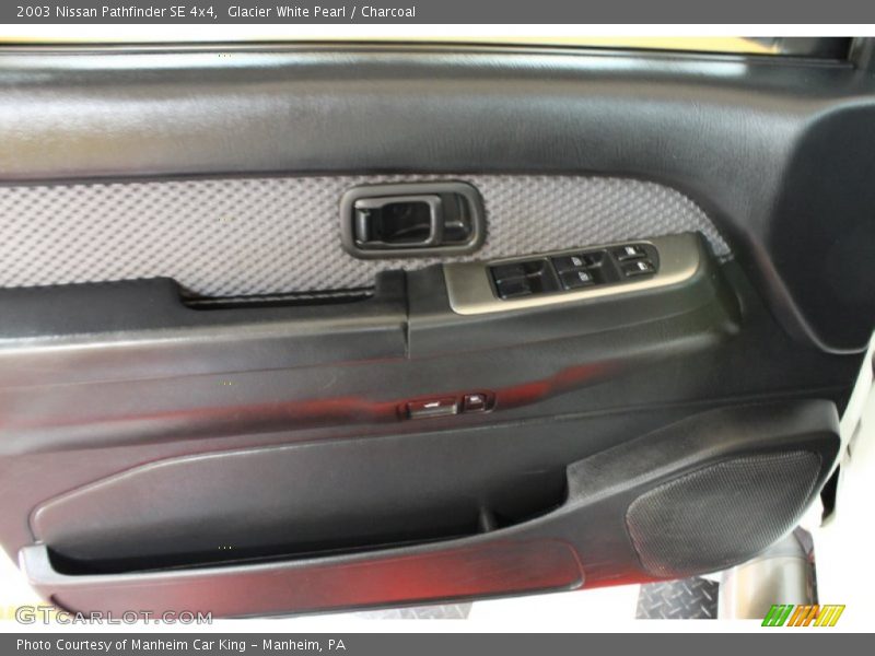 Glacier White Pearl / Charcoal 2003 Nissan Pathfinder SE 4x4