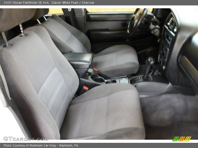 Glacier White Pearl / Charcoal 2003 Nissan Pathfinder SE 4x4