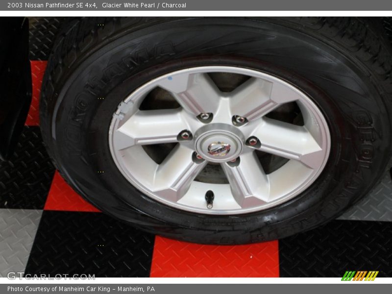 Glacier White Pearl / Charcoal 2003 Nissan Pathfinder SE 4x4