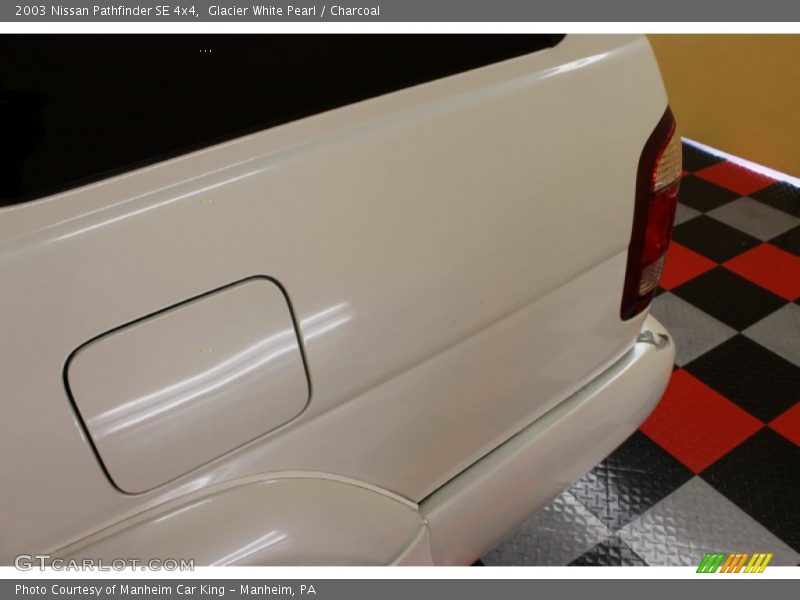 Glacier White Pearl / Charcoal 2003 Nissan Pathfinder SE 4x4