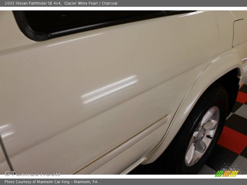 Glacier White Pearl / Charcoal 2003 Nissan Pathfinder SE 4x4