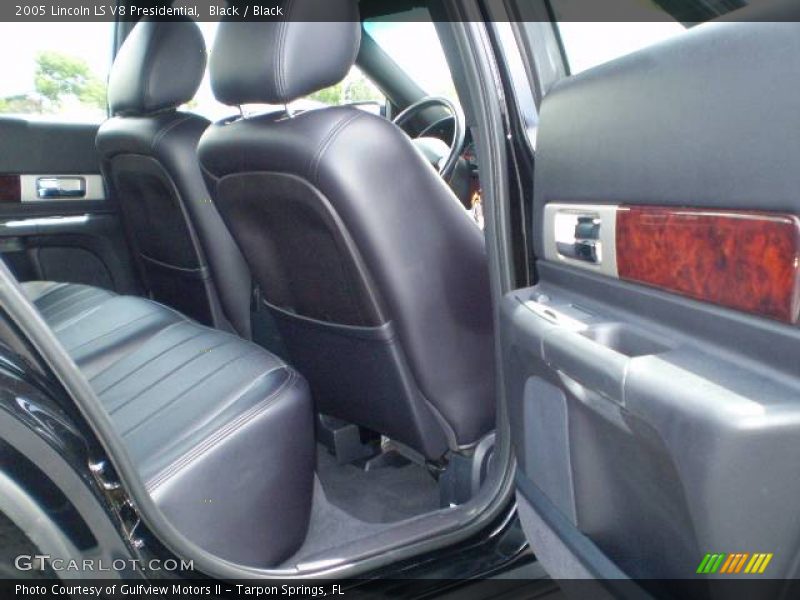 Black / Black 2005 Lincoln LS V8 Presidential