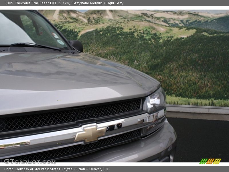 Graystone Metallic / Light Gray 2005 Chevrolet TrailBlazer EXT LS 4x4