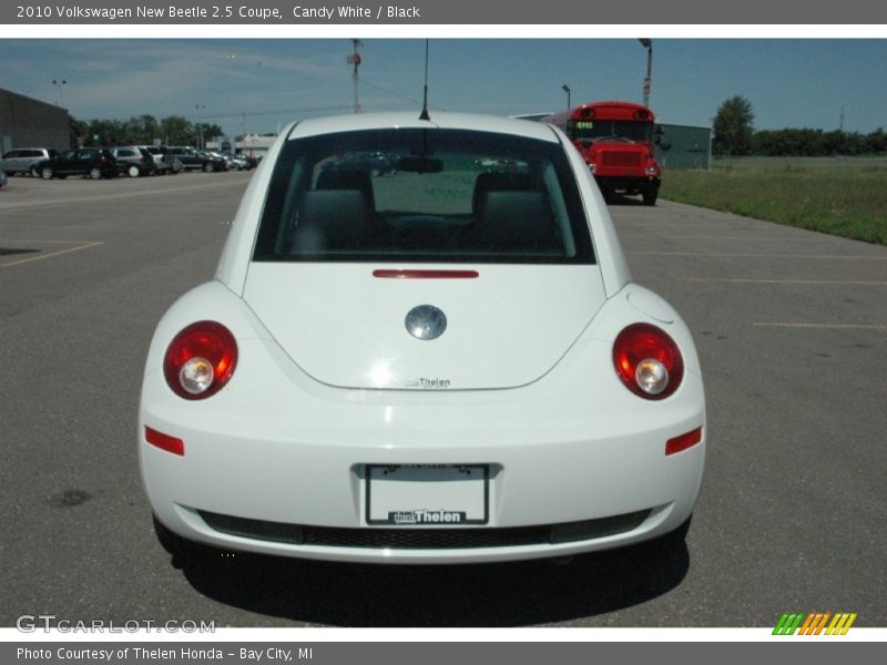 Candy White / Black 2010 Volkswagen New Beetle 2.5 Coupe