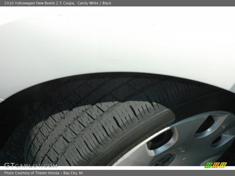 Candy White / Black 2010 Volkswagen New Beetle 2.5 Coupe