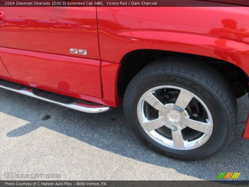 Victory Red / Dark Charcoal 2004 Chevrolet Silverado 1500 SS Extended Cab AWD