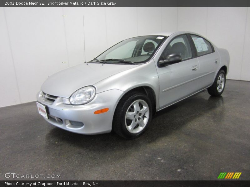 Front 3/4 View of 2002 Neon SE