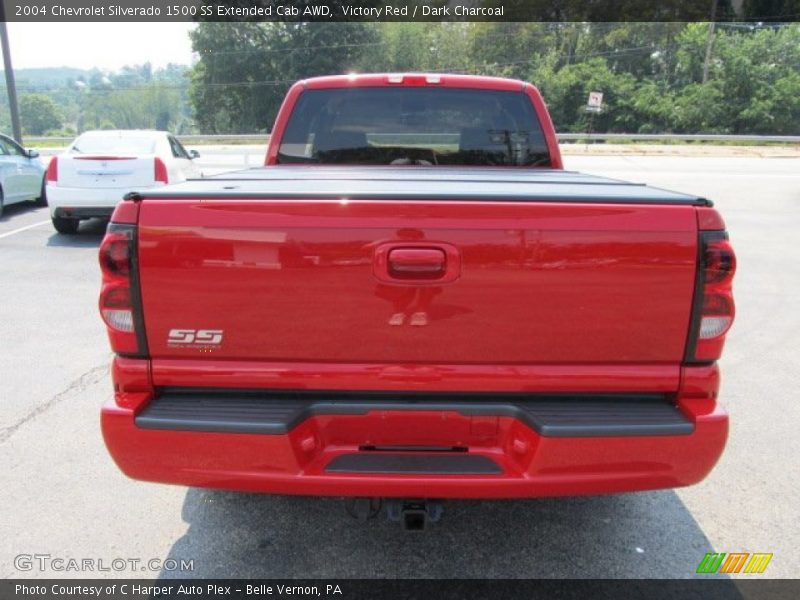 Victory Red / Dark Charcoal 2004 Chevrolet Silverado 1500 SS Extended Cab AWD
