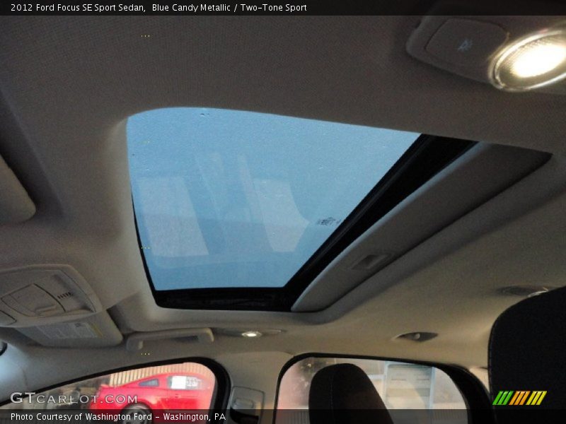 Blue Candy Metallic / Two-Tone Sport 2012 Ford Focus SE Sport Sedan