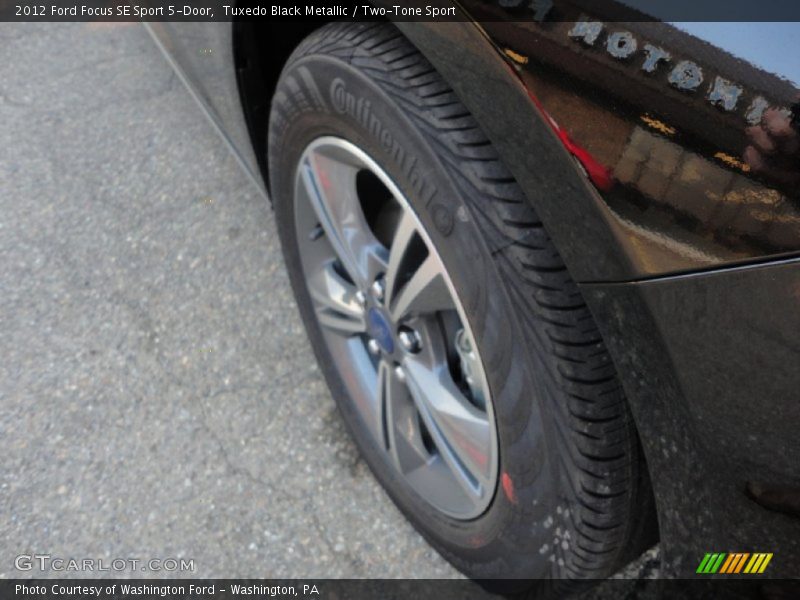 Tuxedo Black Metallic / Two-Tone Sport 2012 Ford Focus SE Sport 5-Door
