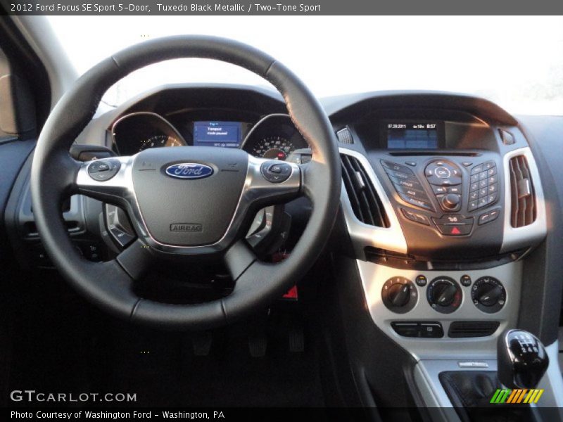 Tuxedo Black Metallic / Two-Tone Sport 2012 Ford Focus SE Sport 5-Door