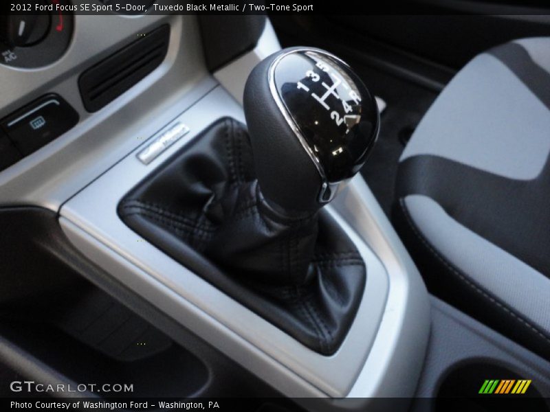 Tuxedo Black Metallic / Two-Tone Sport 2012 Ford Focus SE Sport 5-Door