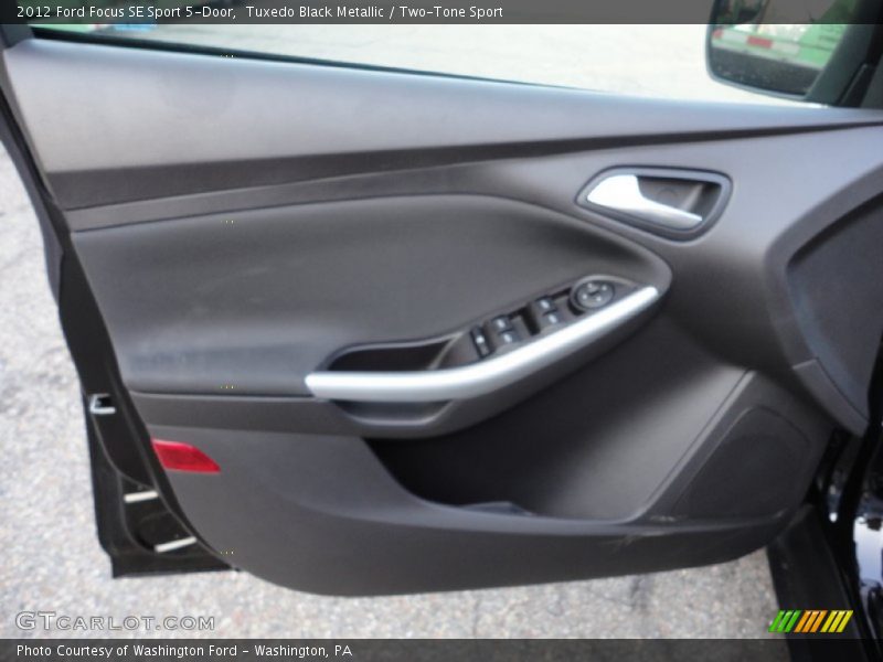 Tuxedo Black Metallic / Two-Tone Sport 2012 Ford Focus SE Sport 5-Door