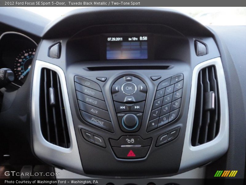 Tuxedo Black Metallic / Two-Tone Sport 2012 Ford Focus SE Sport 5-Door