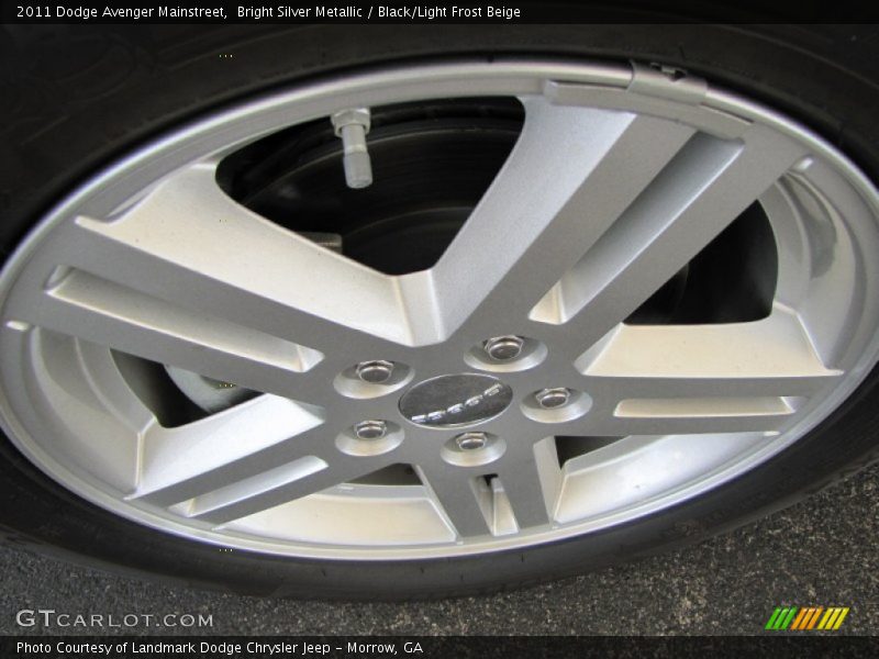 Bright Silver Metallic / Black/Light Frost Beige 2011 Dodge Avenger Mainstreet
