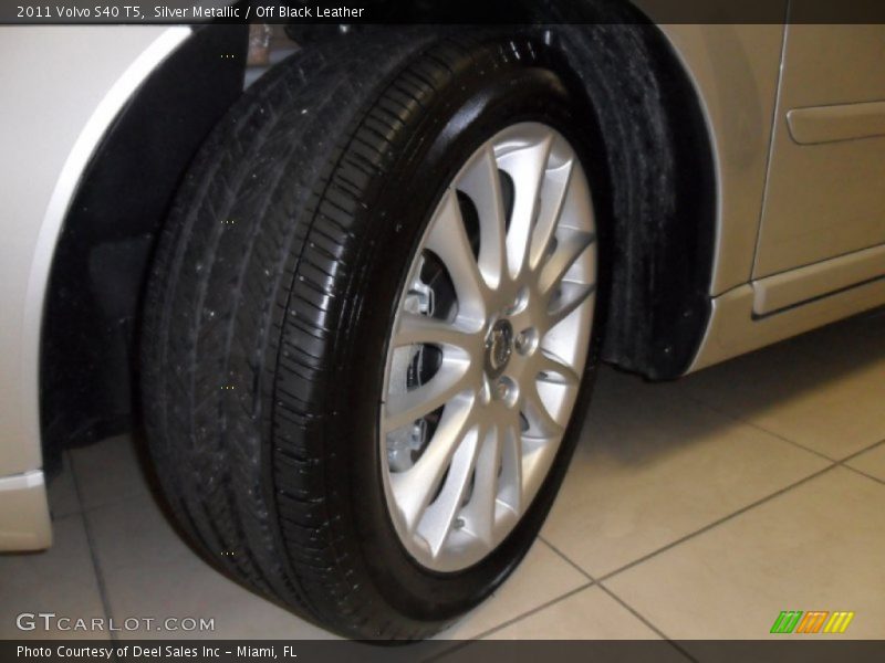 Silver Metallic / Off Black Leather 2011 Volvo S40 T5