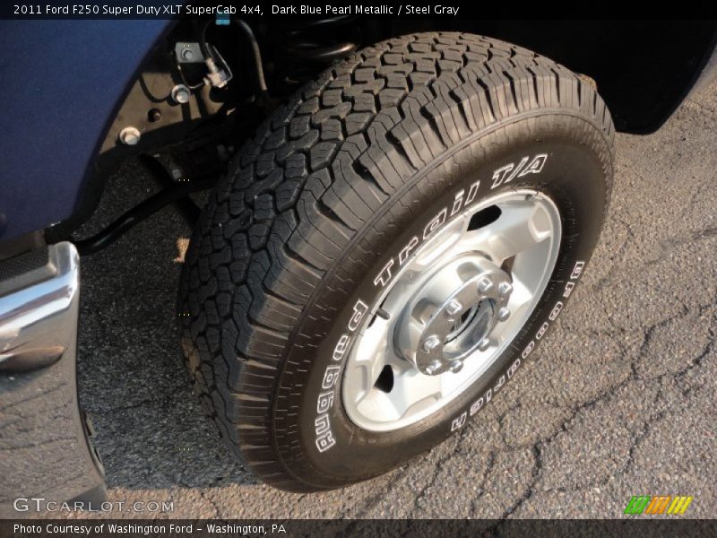 Dark Blue Pearl Metallic / Steel Gray 2011 Ford F250 Super Duty XLT SuperCab 4x4
