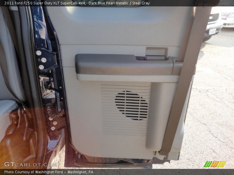 Dark Blue Pearl Metallic / Steel Gray 2011 Ford F250 Super Duty XLT SuperCab 4x4