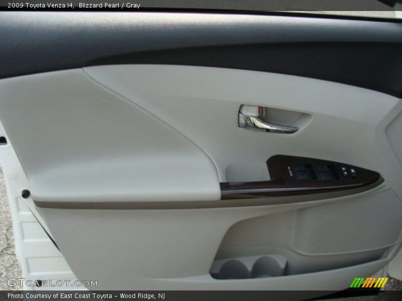 Blizzard Pearl / Gray 2009 Toyota Venza I4
