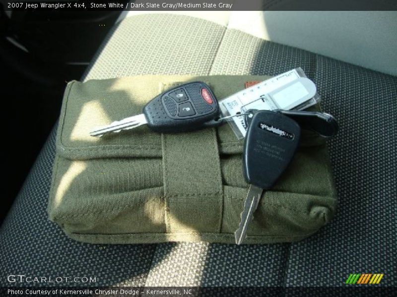 Stone White / Dark Slate Gray/Medium Slate Gray 2007 Jeep Wrangler X 4x4