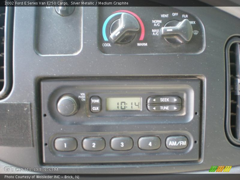 Silver Metallic / Medium Graphite 2002 Ford E Series Van E250 Cargo