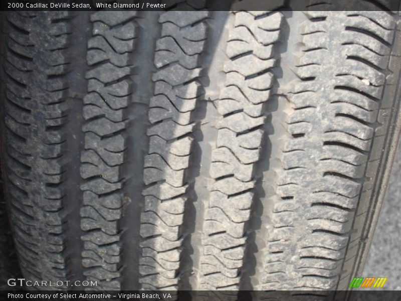 White Diamond / Pewter 2000 Cadillac DeVille Sedan